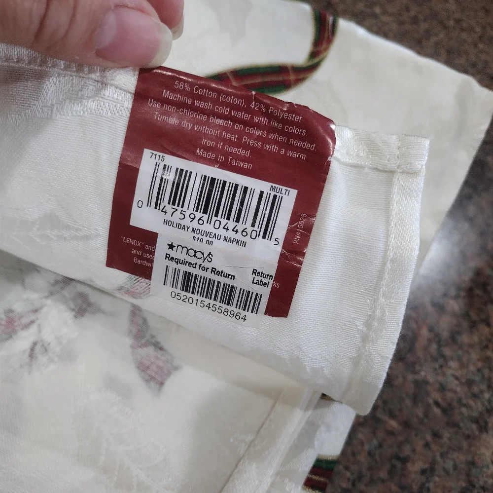 NWT Lenox set  of  4 Holiday Nouveau Napkins